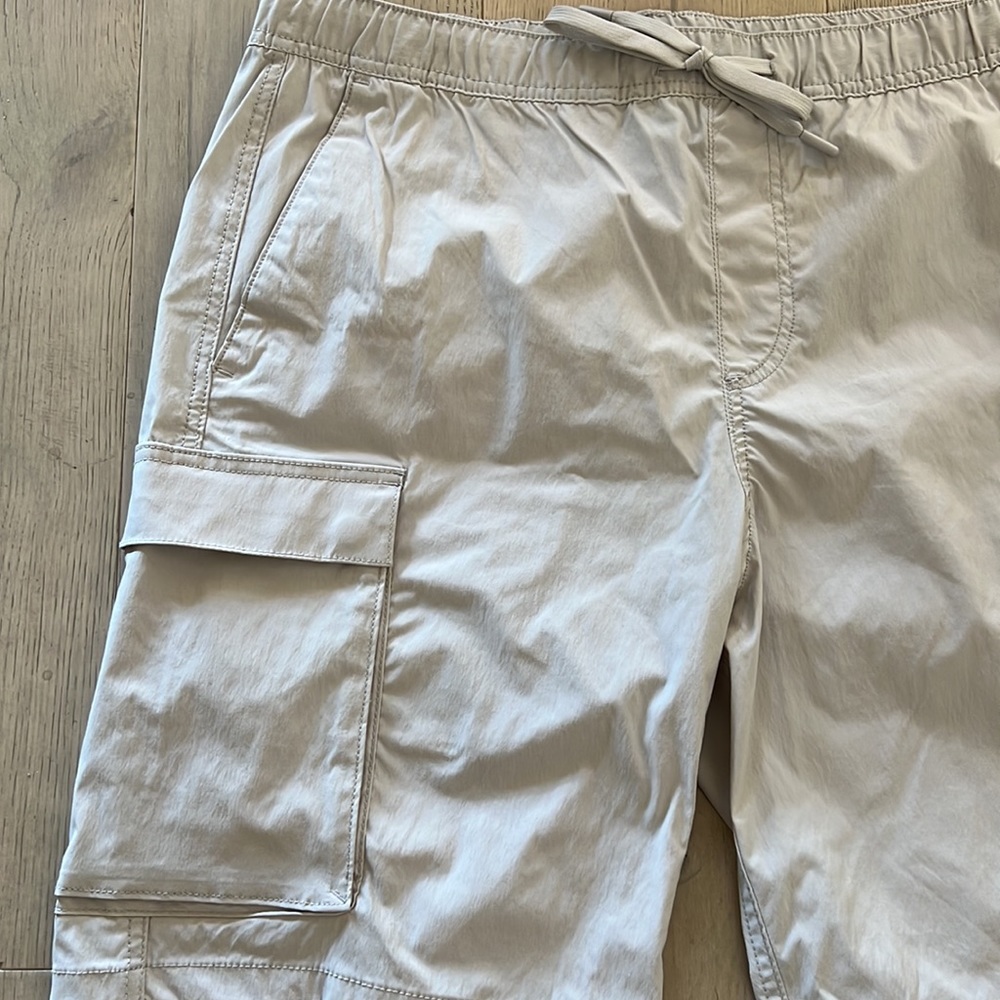 H&M Premium Cargo Shorts - Picture 2 of 4